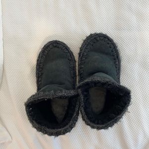 Mou boots, size 8, black.